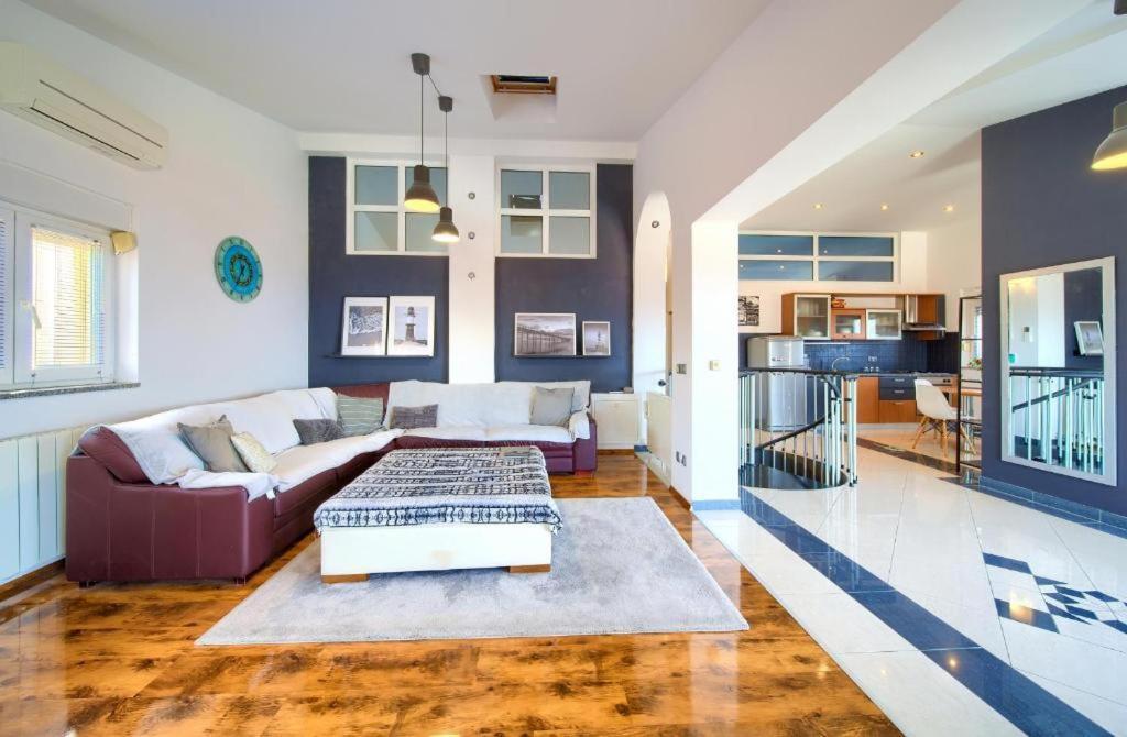 Luxury Apartments Vanessa, นยีวีเซ ภายนอก รูปภาพ